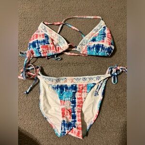 BNWT Venus bikini top is size D cup and bottoms are a size 6